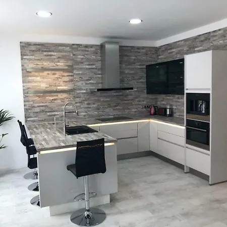 Luxusni Primo V Centru U Thermal Апартаменты